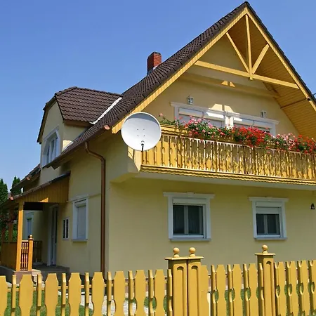 Familia 163 Balatonmáriafürdő