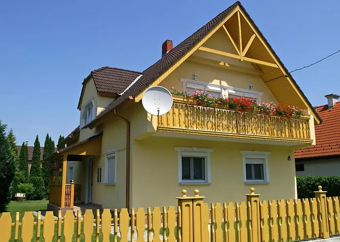 Familia Nyaralo 163 Balatonmáriafürdő